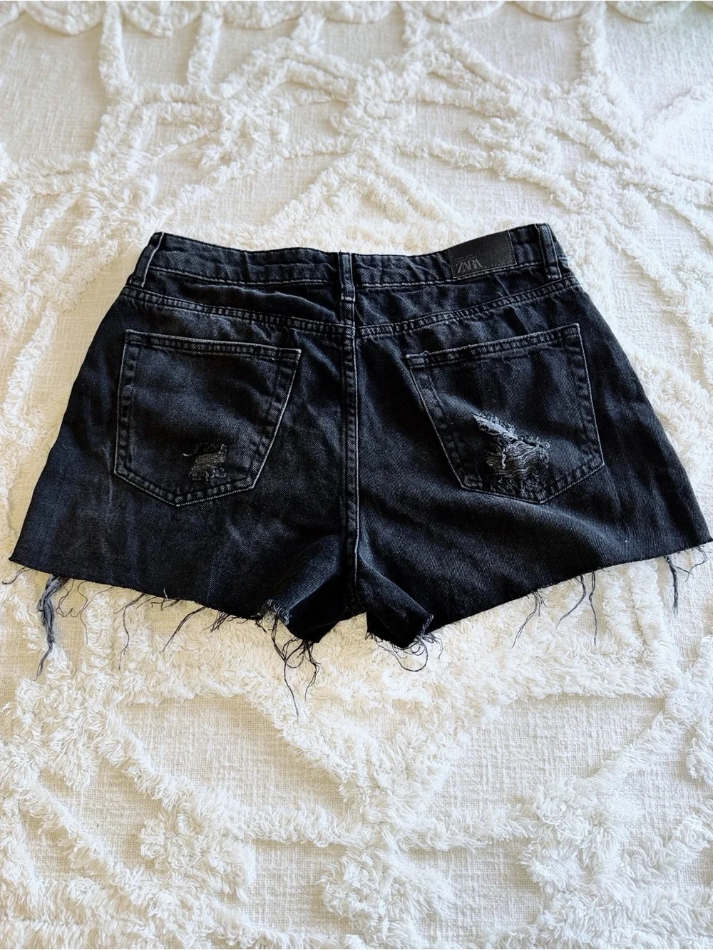 Zara NWT Black Distressed Denim Moto Shorts Size 6 Raw Hem Studded Sides